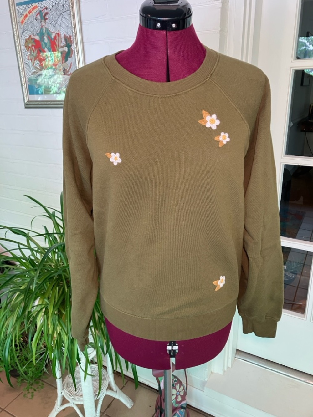 Old Navy Olive Green Floral Crewneck Sweatshirt small